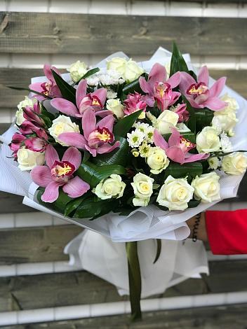 Букет цветов из: Розы и Хризантемы в Жуковке