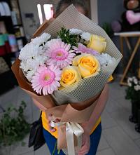 Букет цветов из:  Герберы, Розы и Хризантемы в Жуковке