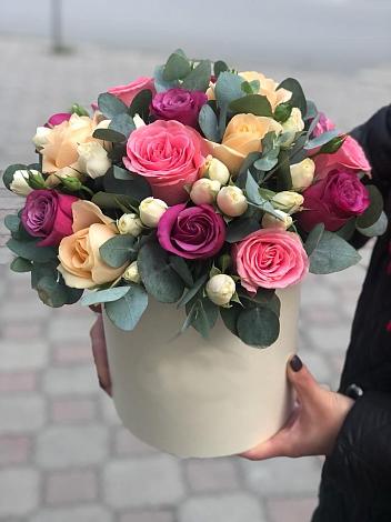 Цветочная композиция из Розы в шляпной коробке в Жуковке